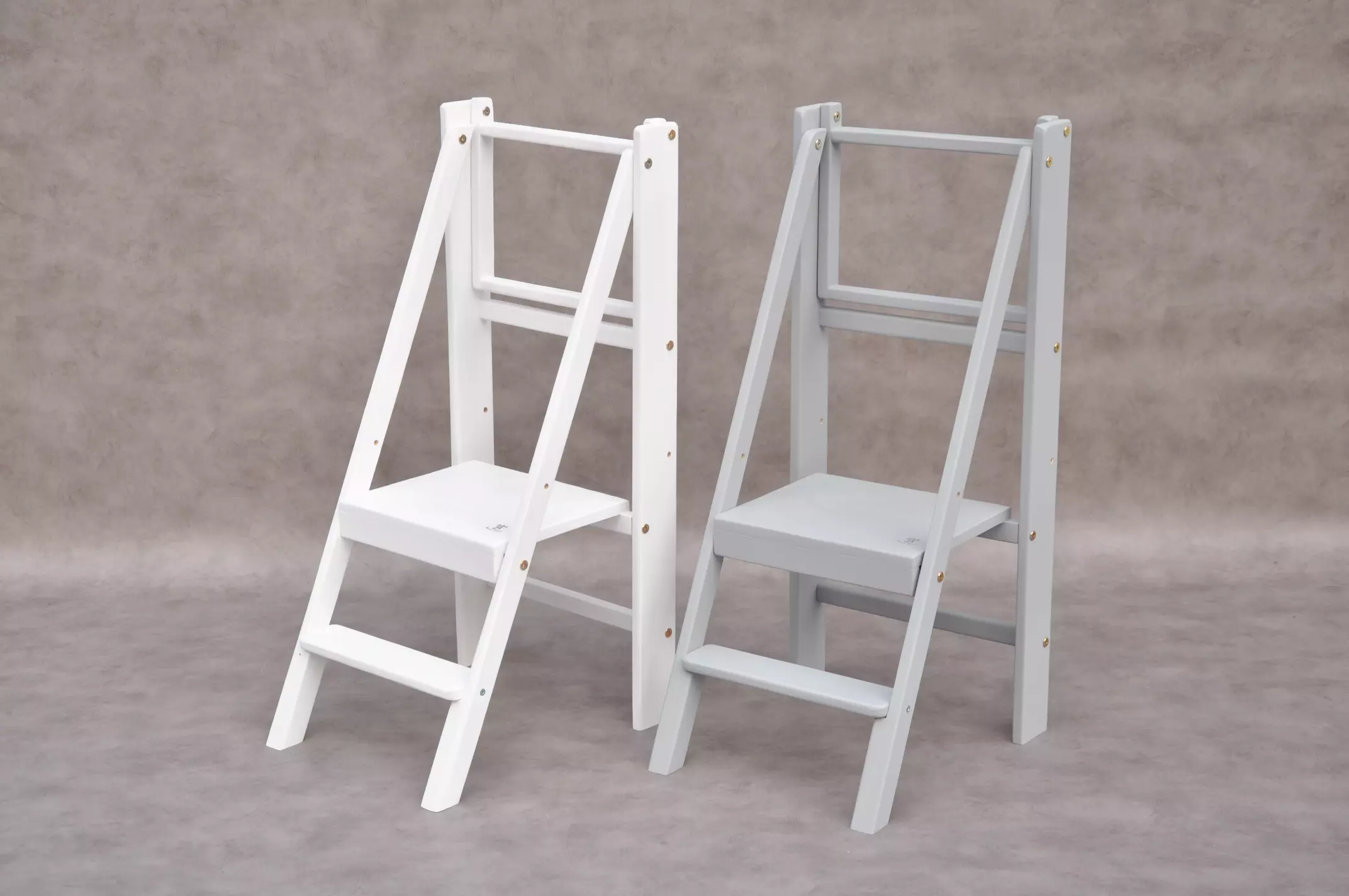 Learning towers Barin Toys Slim color choice: for classic white kitchen or modern grey kitchen.